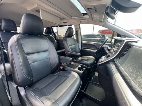 Used 2020 Toyota Sienna SE Premium image 25