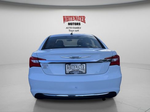 Used 2014 Chrysler 200 LX image 5