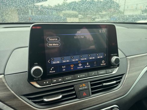 Used 2025 Nissan Altima 2.5 SV FWD image 17