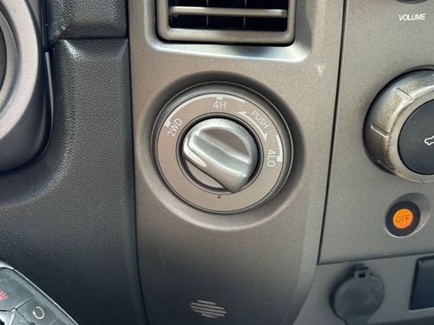Used 2004 Nissan Titan SE image 17