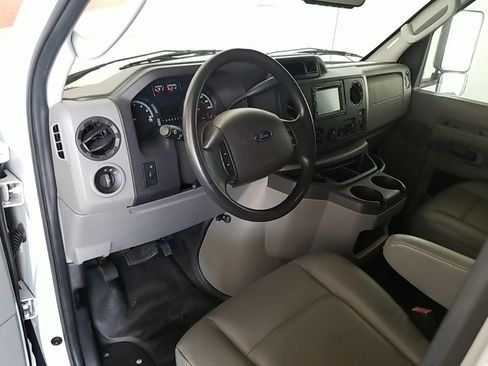 Used 2015 Ford E-450 and Econoline 450 Super Duty w/ Power Windows & Locks Group image 17