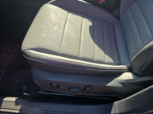 Used 2025 Volkswagen Jetta SE FWD image 12