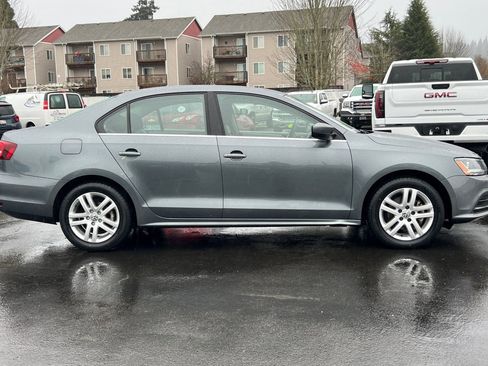 Used 2017 Volkswagen Jetta S image 3