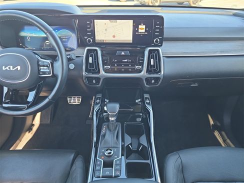Used 2023 Kia Sorento SX Prestige image 11