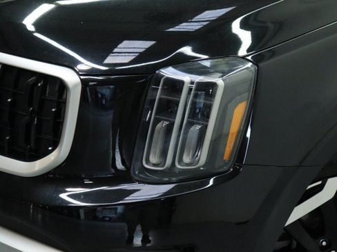 Used 2023 Kia Telluride EX w/ EX Captain's Chair Package FWD image 2