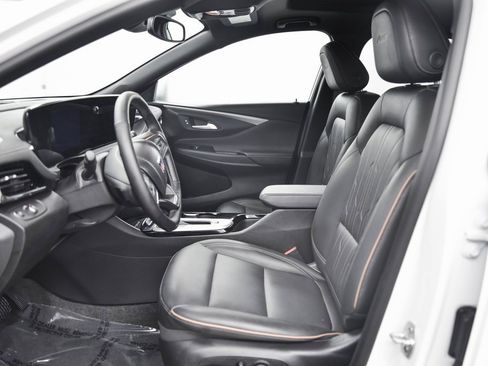 Used 2025 Buick Envista Avenir image 11