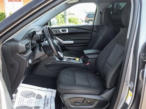 Used 2022 Ford Explorer XLT image 17