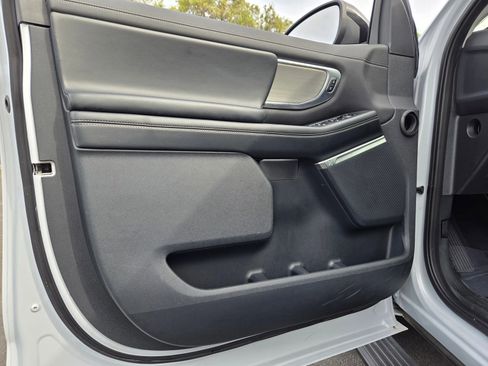Used 2025 Ford Expedition Platinum AWD/4WD image 17