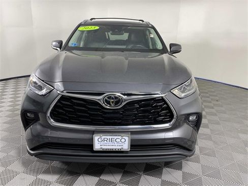 Used 2023 Toyota Highlander Limited image 3