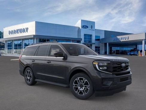 New 2026 Ford Expedition Active image 7