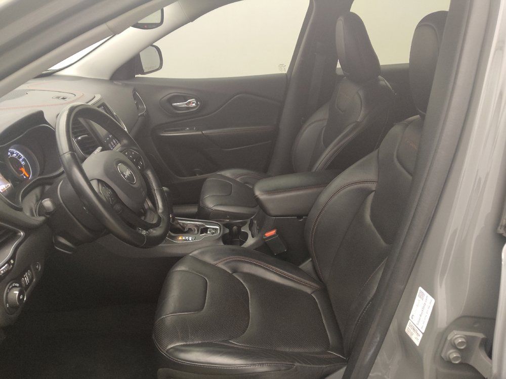 Used 2019 Jeep Cherokee Trailhawk AWD/4WD image 17