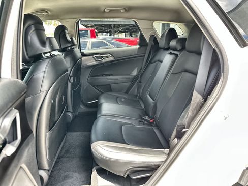 Used 2023 Kia Sportage EX FWD image 4