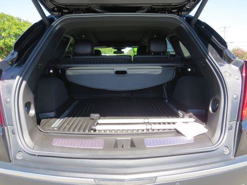 Certified 2022 Cadillac XT5 Premium Luxury w/ LPO, Floor Liner Package image 11