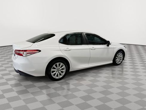 Used 2019 Toyota Camry LE FWD image 11