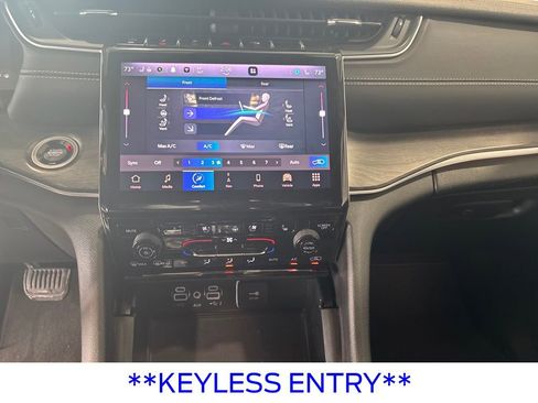 Used 2024 Jeep Grand Cherokee L Limited w/ Luxury Tech Group II image 14