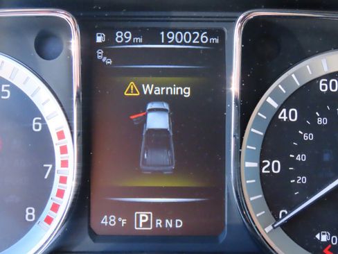 Used 2017 Nissan Titan SV image 29