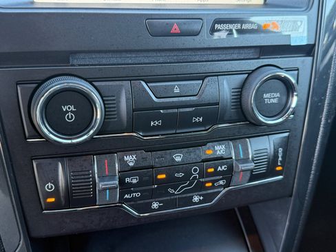 Used 2018 Ford Explorer XLT w/ Equipment Group 201A FWD image 19