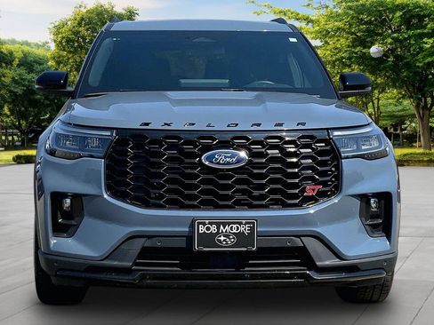 Used 2025 Ford Explorer ST AWD/4WD image 2