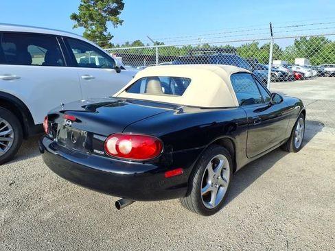 Used 2001 MAZDA MX-5 Miata RWD image 2