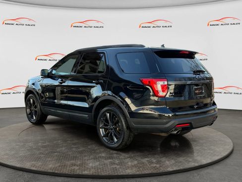 Used 2018 Ford Explorer XLT w/ Equipment Group 202A image 8