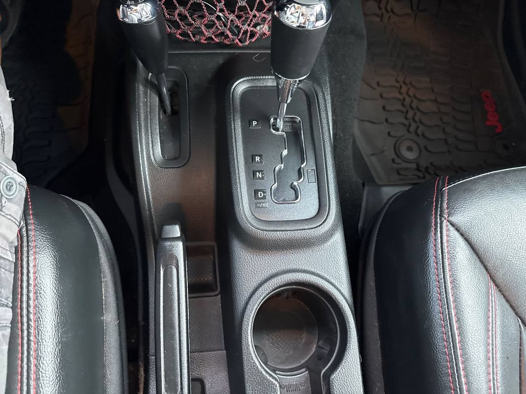 Used 2018 Jeep Wrangler Unlimited Rubicon AWD/4WD image 32