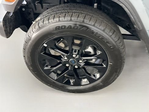 Used 2025 Jeep Wrangler Sahara image 11