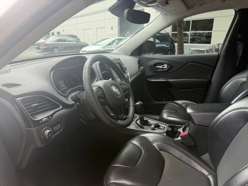Used 2021 Jeep Cherokee Latitude Plus AWD/4WD image 13