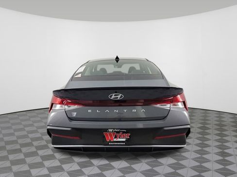 Certified 2025 Hyundai Elantra Sport image 37