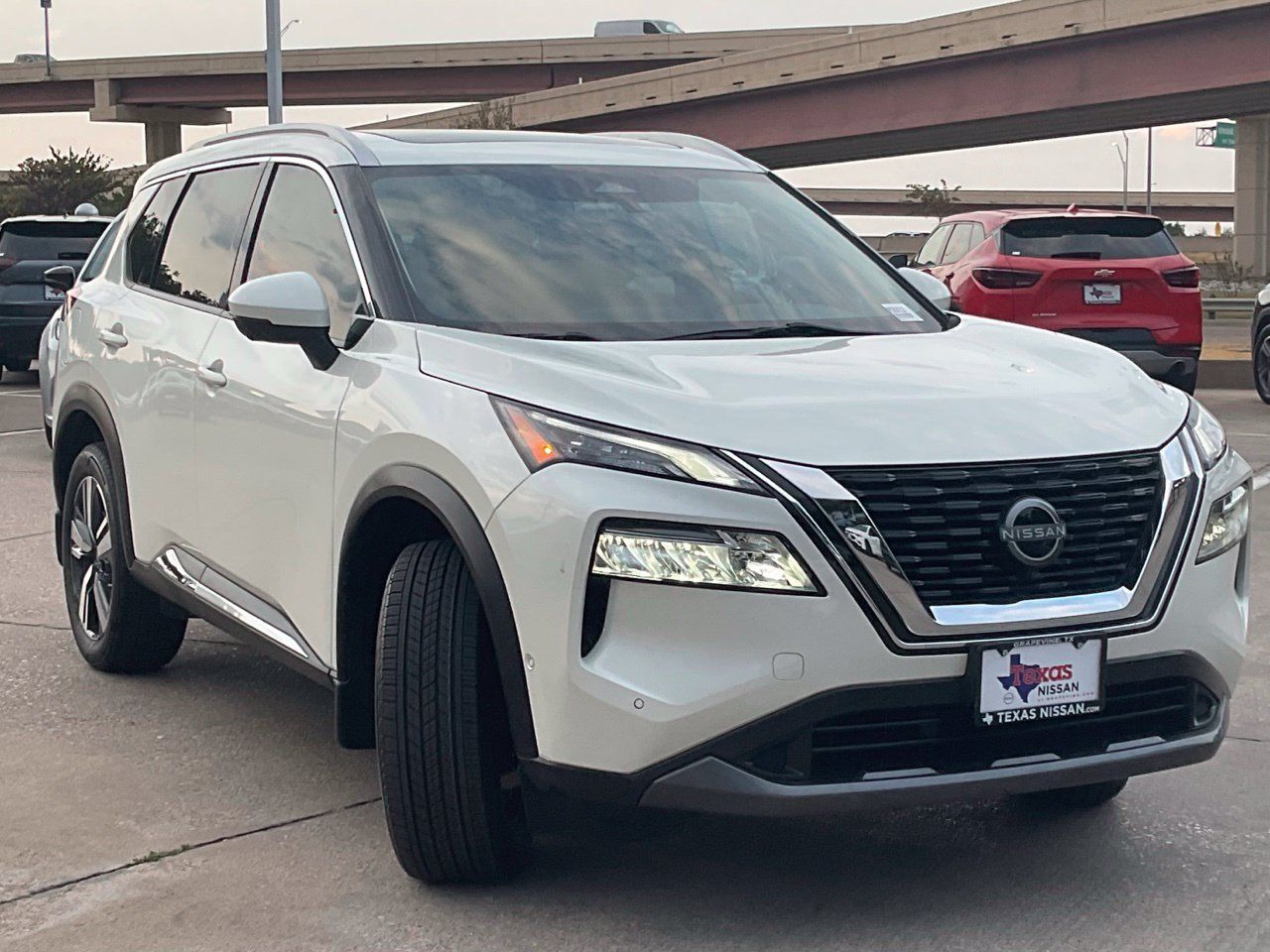 Used 2023 Nissan Rogue SL w/ SL Premium Package FWD image 3