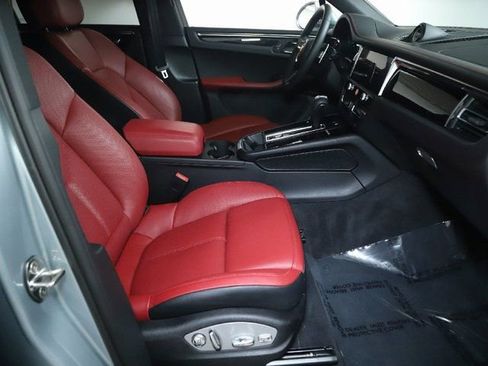 Used 2025 Porsche Macan image 39