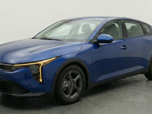 Used 2025 Kia K4 LXS FWD image 3