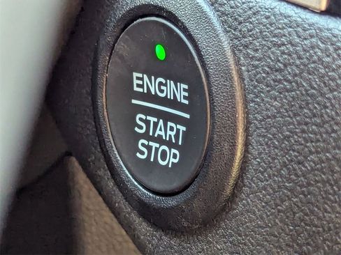 Used 2022 Ford Escape SE w/ SE Sport Appearance Package image 21