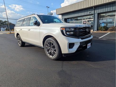 New 2025 Ford Expedition Max Platinum image 4