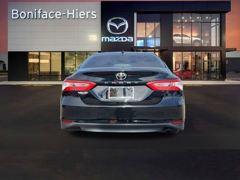 Used 2019 Toyota Camry SE image 6
