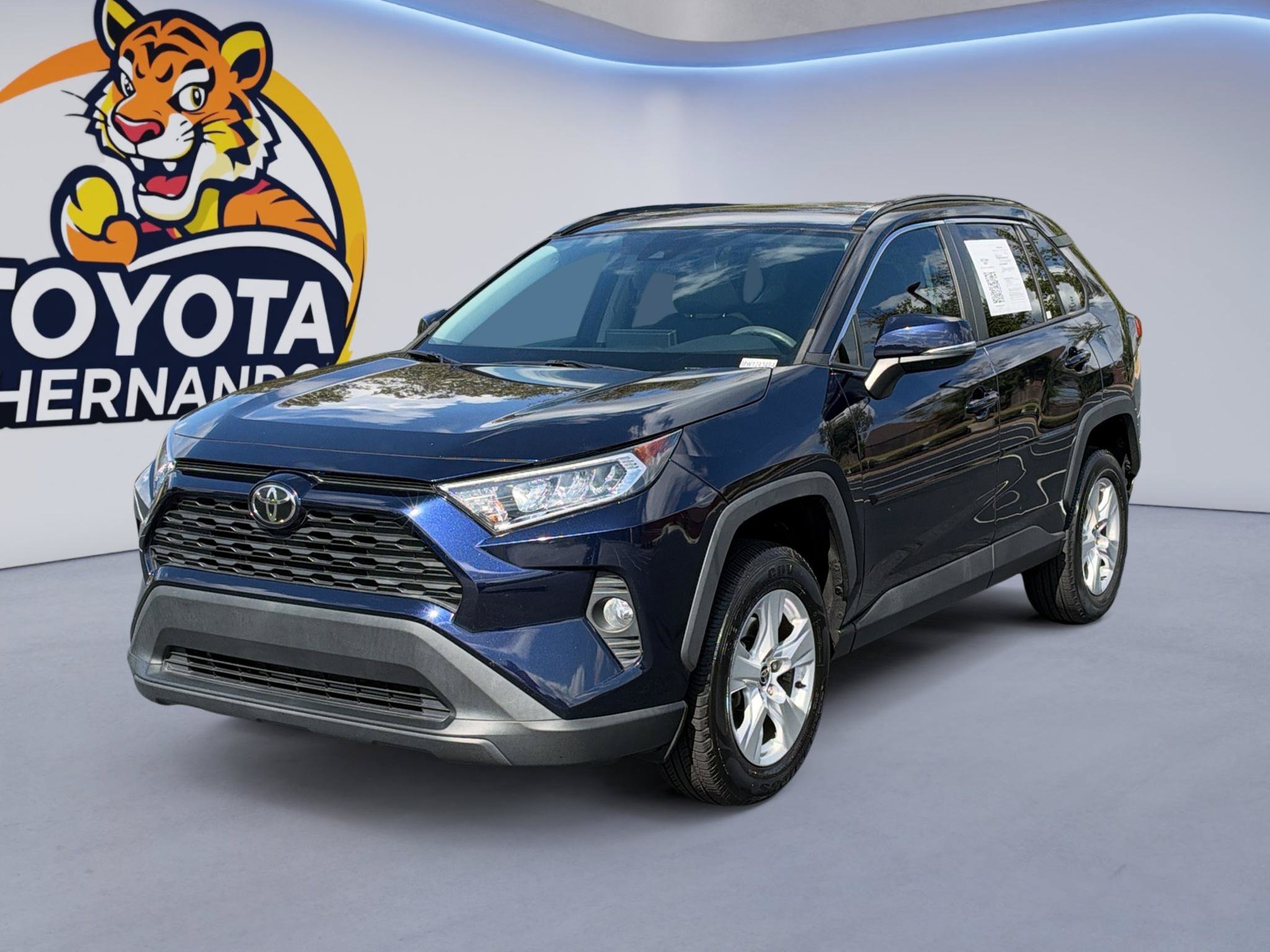 Used 2021 Toyota RAV4 XLE w/ Convenience Package FWD image 1