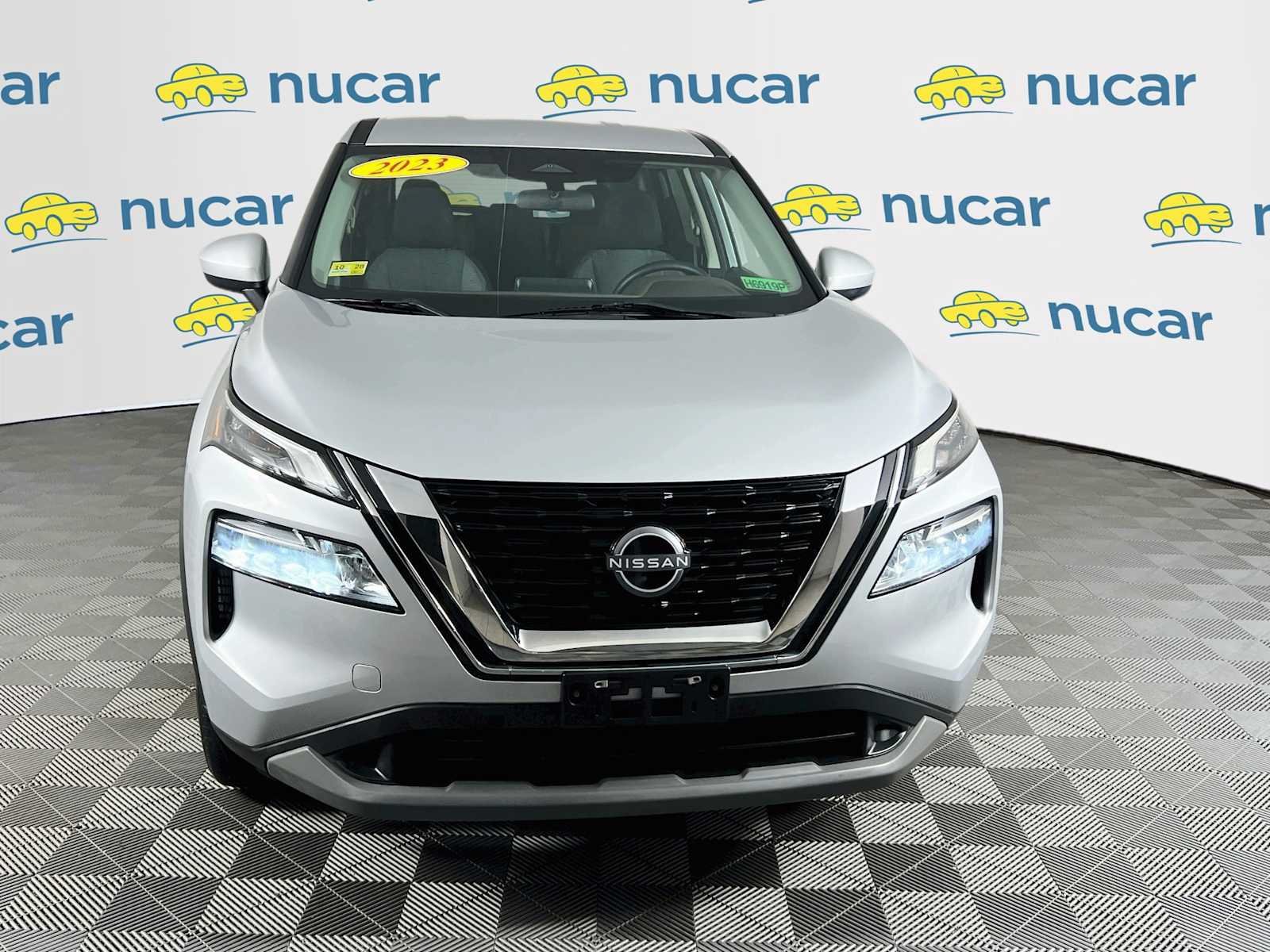 Used 2023 Nissan Rogue SV AWD/4WD image 2