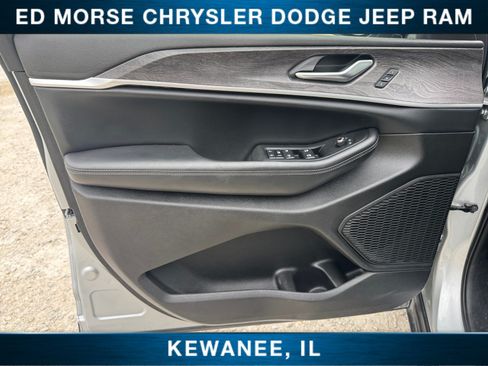 Used 2024 Jeep Grand Cherokee L Limited w/ Luxury Tech Group II AWD/4WD image 22