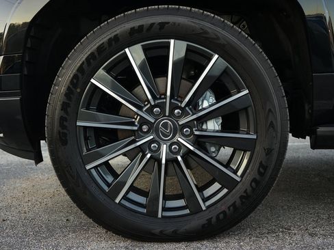 Used 2025 Lexus GX 550 image 37