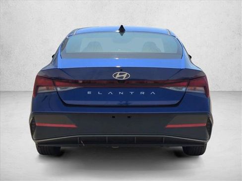 Used 2024 Hyundai Elantra SEL FWD image 7