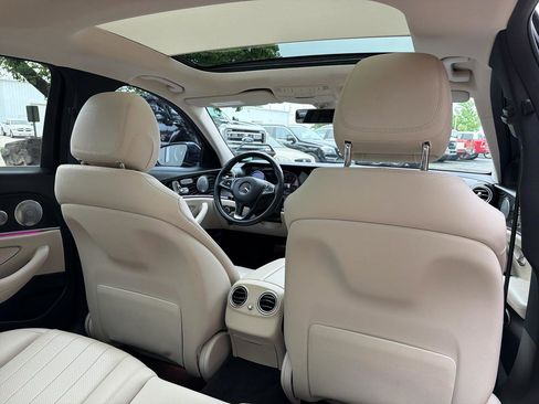 Used 2017 Mercedes-Benz E 300 4MATIC image 31