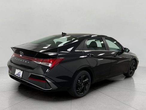 New 2026 Hyundai Elantra SEL Sport Premium FWD image 3