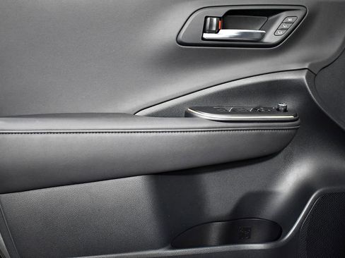 Used 2023 Toyota Crown Platinum image 17