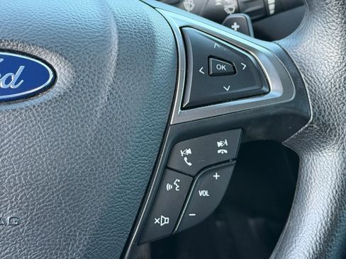 Used 2017 Ford Fusion SE w/ Fusion SE Technology Package image 17