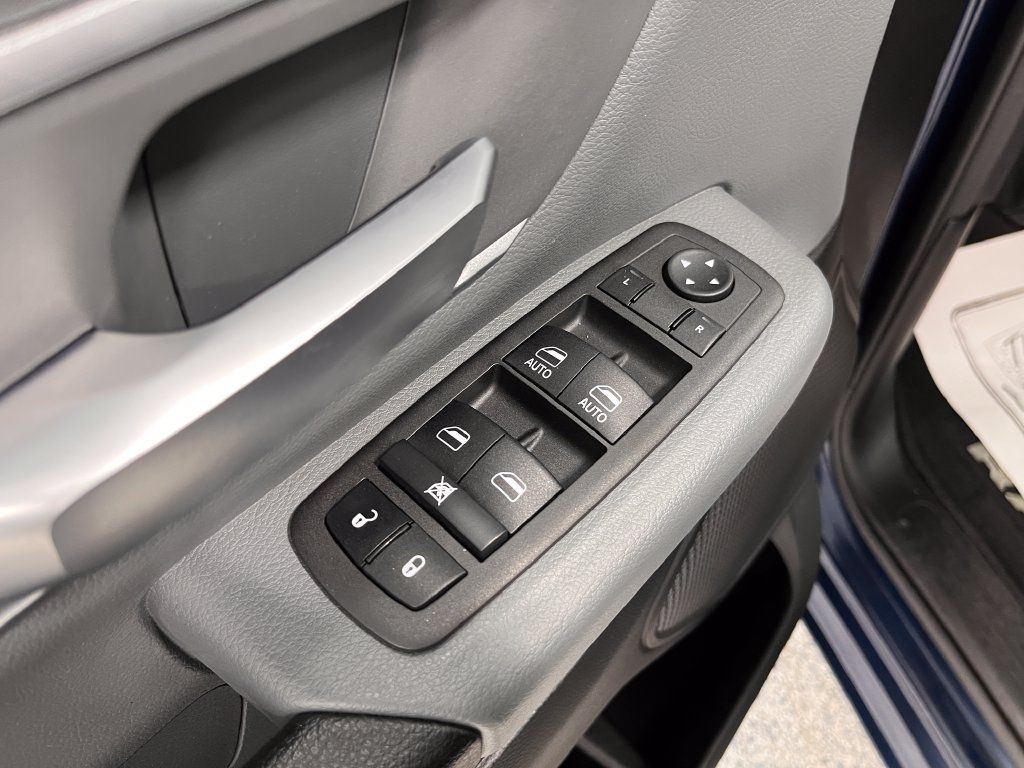 Used 2022 RAM 1500 Big Horn AWD/4WD image 16