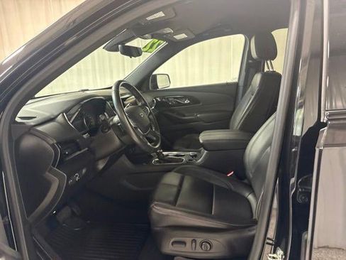Used 2022 Chevrolet Traverse RS FWD image 14