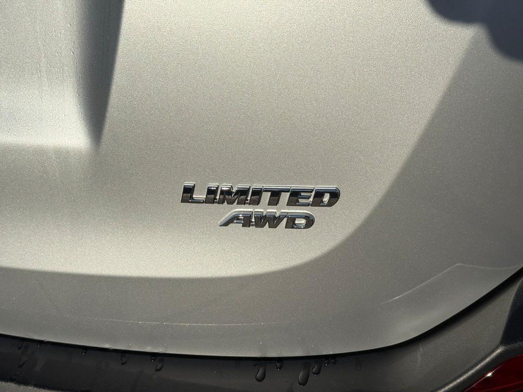 Used 2015 Toyota RAV4 Limited w/ Technology Package AWD/4WD image 6