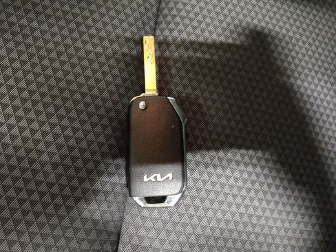 Used 2023 Kia Soul LX w/ LX Technology Package image 32