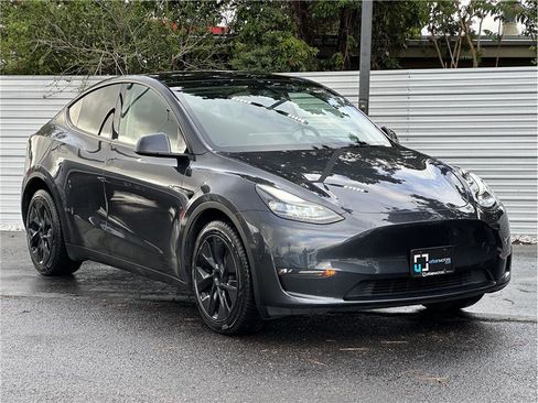Used 2025 Tesla Model Y Long Range AWD/4WD image 8