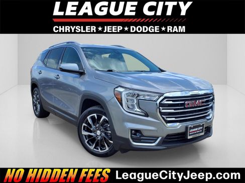 Used 2024 GMC Terrain SLT FWD image 1