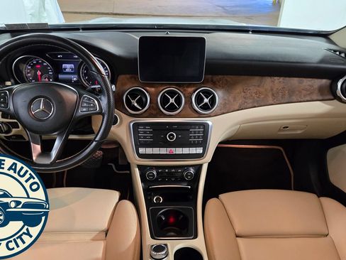 Used 2020 Mercedes-Benz GLA 250 4MATIC w/ Premium Package image 31